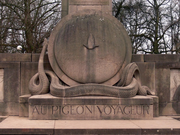 Monument Au Pigeon voyageur